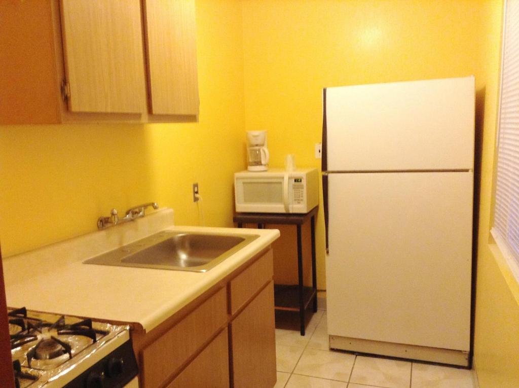 Oceanside Inn & Suites Room photo