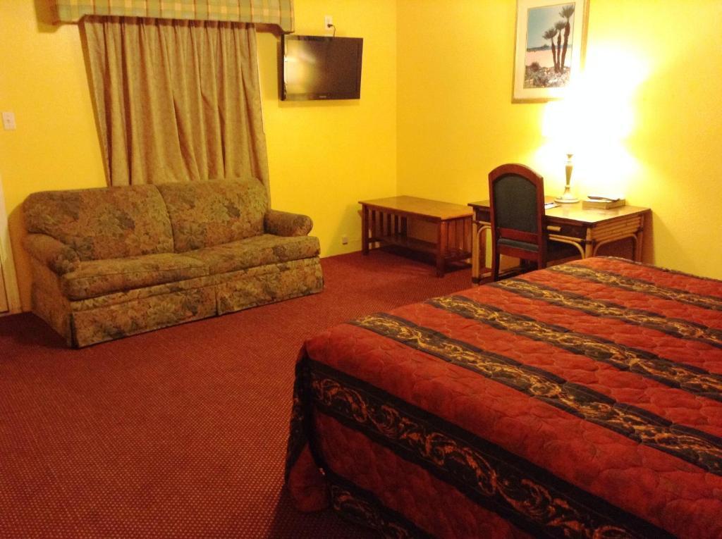 Oceanside Inn & Suites Room photo