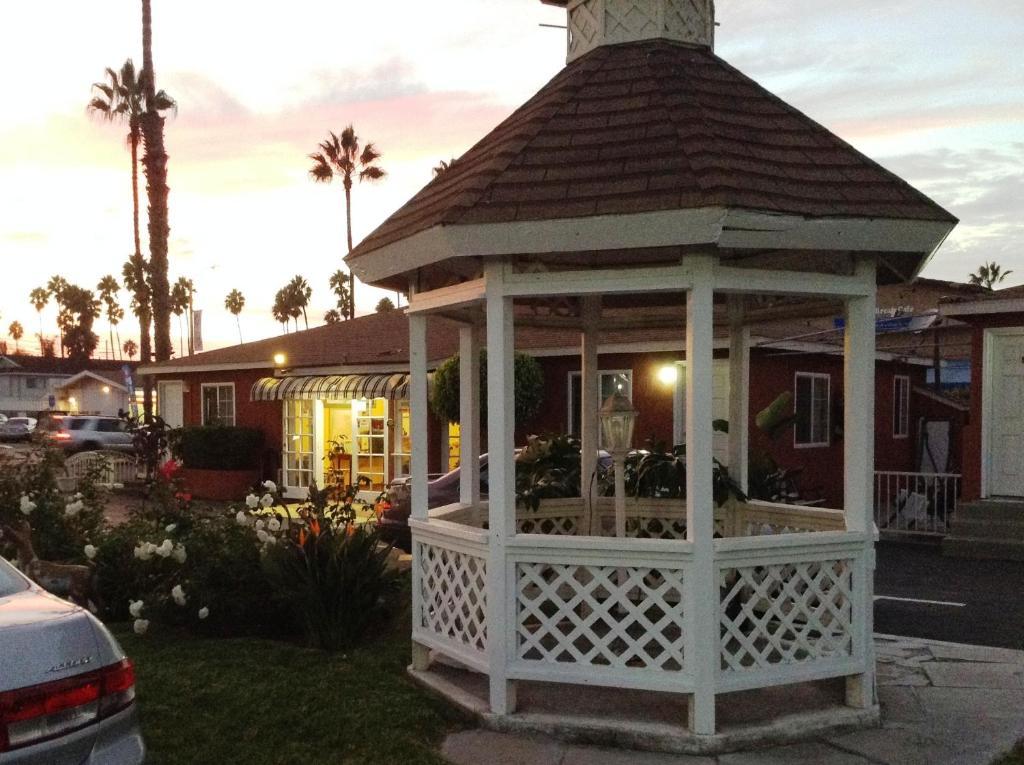 Oceanside Inn & Suites Exterior photo