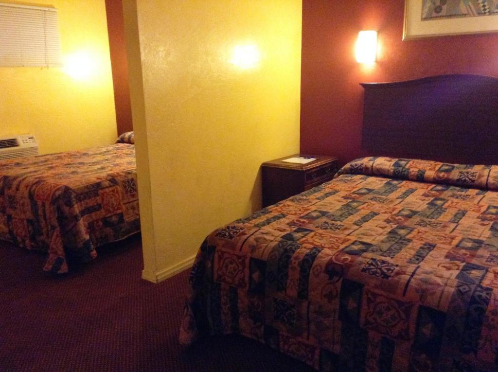 Oceanside Inn & Suites Room photo