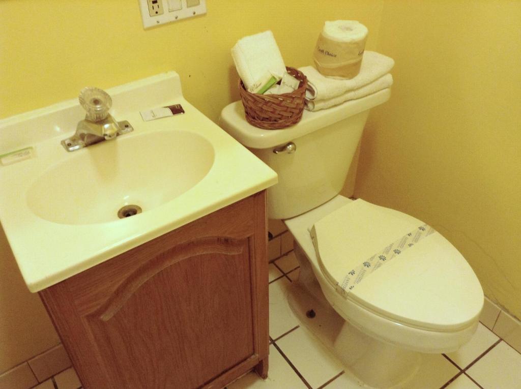 Oceanside Inn & Suites Room photo