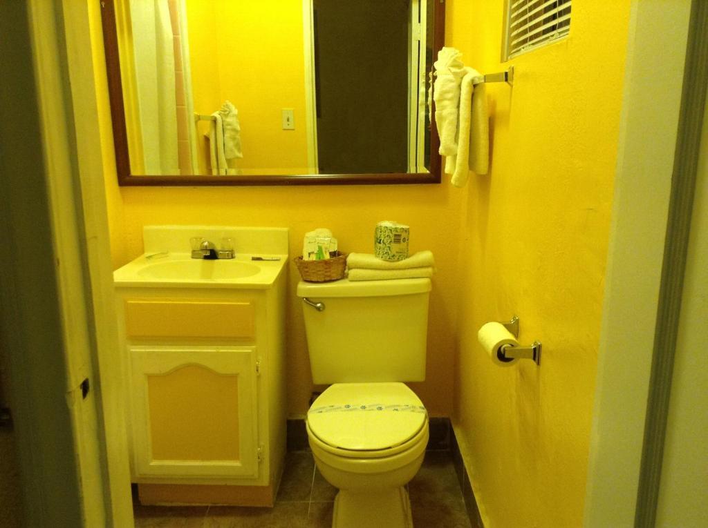 Oceanside Inn & Suites Room photo