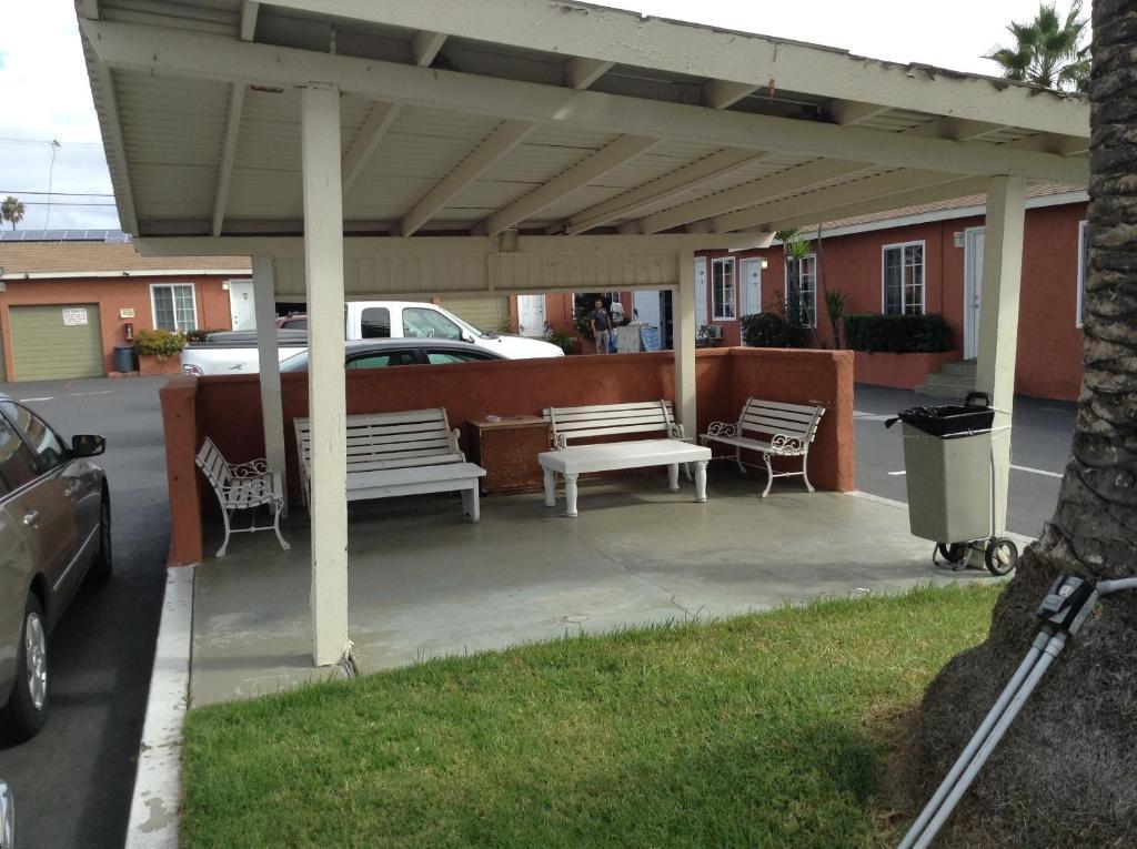 Oceanside Inn & Suites Exterior photo